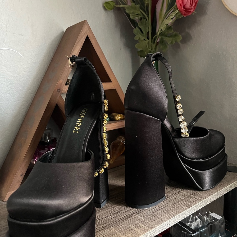 Black Extra High Platform Closed Toe Heels. Brand… - image 2